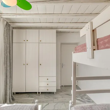 ヴィラ Nikoramavilla Paros With Swimming Poll And Bbq For 21 Guests ピソ ・リバディ